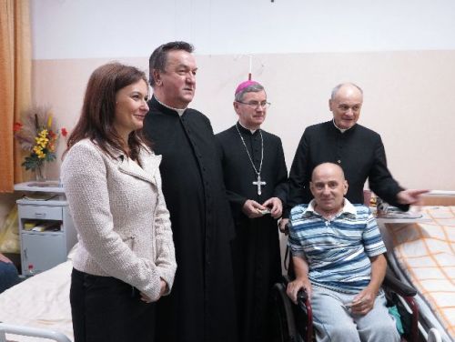 Biskup Jan Wątroba odwiedził hospicjum w Jaśle